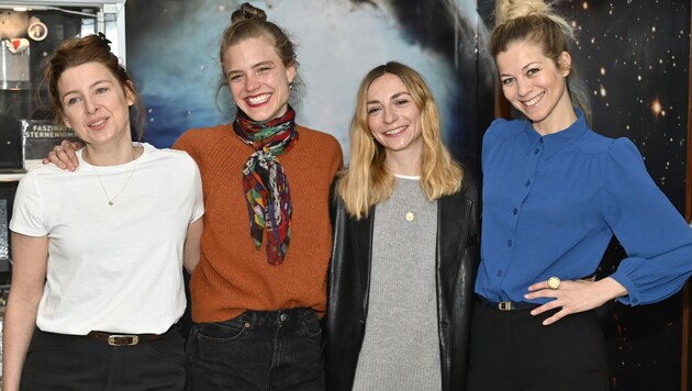 Martina Ebm, Miriam Fussenegger, Julia Edtmeier, Hilde Dalik bei der Präsentation der Event-Serie „Alles finster“ (Bild: APA/HANS PUNZ)