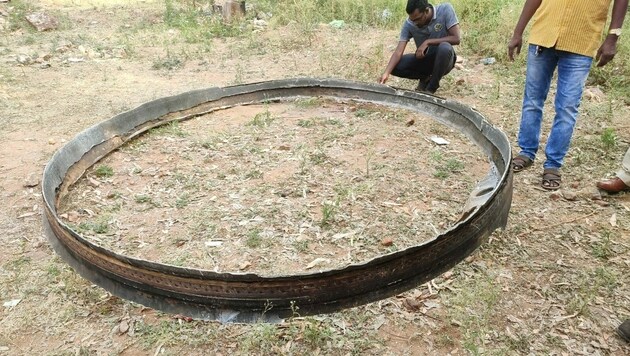 Der Ring, der auf einem Feld entdeckt wurde, hat einen Durchmesser von drei Metern. (Bild: twitter.com/Praveen Mudholkar)