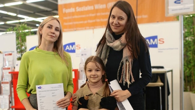 Oksana (37) und Olena (35) arbeiten beide als Elektroingenieurinnen in einem Atomkraftwerk in Juschnoukrajinsk im Süden der Ukraine. (Bild: Gerhard Bartel)