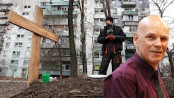 Wolfgang Dietrich von der Uni Innsbruck in der „Krone“ über Kriegsverbrechen in der Ukraine (Bild: zVg / Reuters, Krone KREATIV)