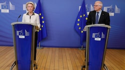 Ursula von der Leyen und Josep Borrell (Bild: AFP/Stephanie LECOCQ)