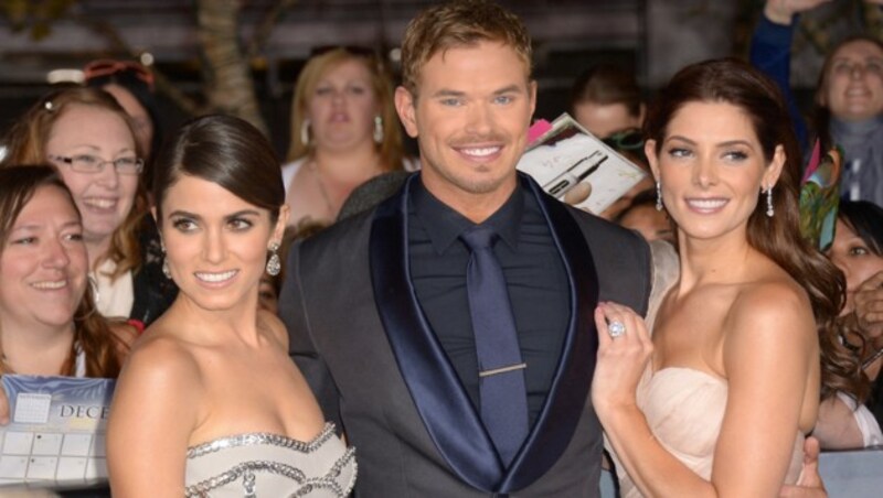 Kellan Lutz mit seinen „Twilight“-Kolleginnen Nikki Reed (links) und Ashley Greene (Bild: AFP)