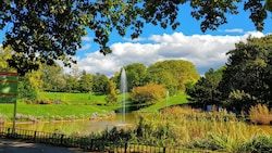 Der Südeingang des Kurparks Oberlaa, wie er jetzt noch aussieht. (Bild: Richard Stocker)