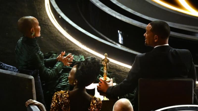 Jada Pinkett Smith und Will Smith, nachdem er den Oscar gewonnen hat. (Bild: APA/Photo by Robyn Beck/AFP)