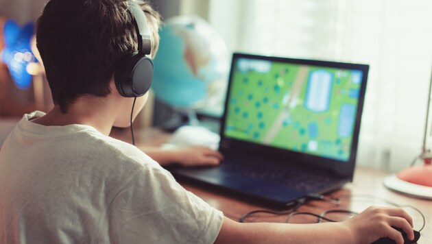 Internetsucht bei Kindern wird immer mehr zum Problem. (Bild: stock.adobe.com)