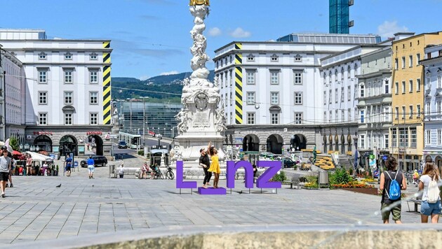 Als Fotospot „L_nz Letters“ am Hauptplatz macht die neue visuelle Visitenkarte was her. (Bild: zVg)