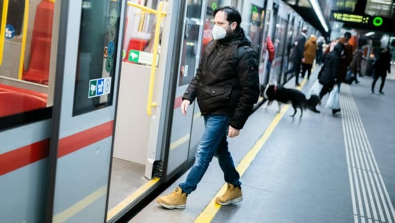 Maskenpflicht in Wiener Öffis. (Bild: APA/Georg Hochmuth)