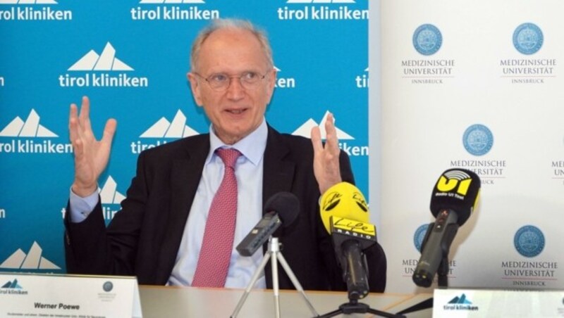 Werner Poewe, ehemaliger Direktor der Innsbrucker Klinik für Neurologie, erforscht die Erkrankung seit vielen Jahren. (Bild: tirol kliniken/Juchum)