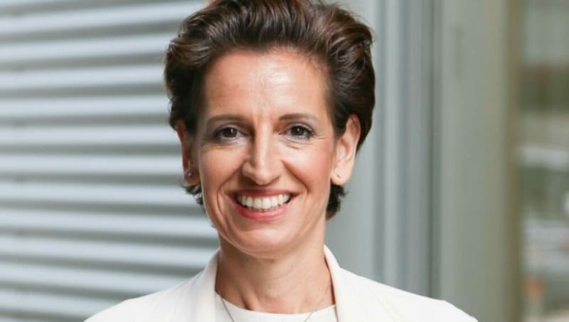 Neos-Chefin Indra Collini will in einem U-Ausschuss jede Menge Unterlagen zu den Inseraten genau durchforsten. (Bild: APA Österreich Bild)