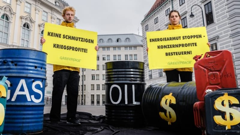 Greenpeace fordert, die „unmoralischen Krisengewinne“ gesondert zu besteuern. (Bild: Mitja Kobal/Greenpeace)