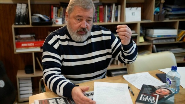 Dmitri Muratow bekam für die mutige Berichterstattung seiner Zeitung den Friedensnobelpreis. (Bild: AP)