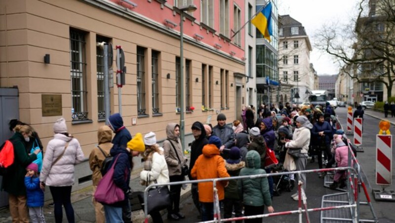 Ukraine Flüchtlinge in Berlin (Bild: The Associated Press)