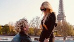 „Oui! Je t’aime pour toujours“: US-Punk-Rocker Mod Sun hält vor dem Eiffelturm um die Hand der kanadischen Sängerin Avril Avril Lavigne an. (Bild: www.instagram.com/modsun/)