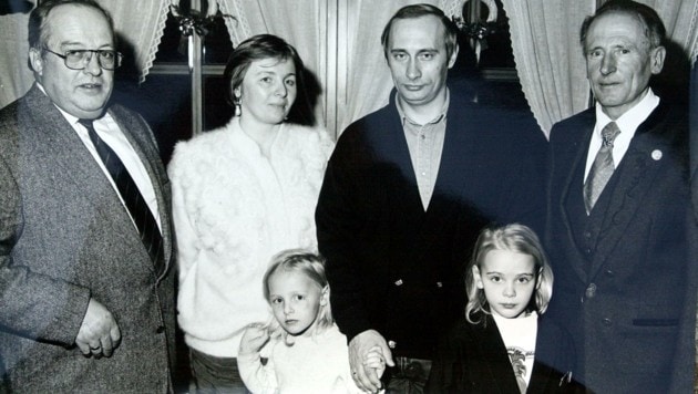 Ein Bild vor der Jahrtausendwende: Putin mit seinen Töchtern auf Urlaub in Göstling. (Bild: Honorar)