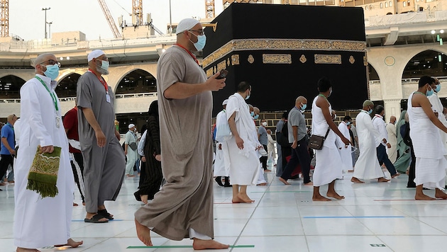 Gläubige bei der Umrundung der Kaaba in Mekka (Bild: AFP)