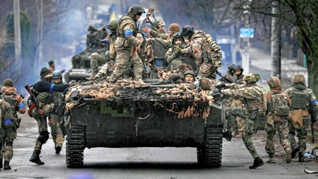Schreckliche Bilder, die uns jeden Tag aus der Ukraine erreichen. Ein Krieg mitten in Europa war lange undenkbar. (Bild: AP)