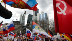 Prorussische Demo am Sonntag in Frankfurt (Bild: AFP)