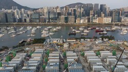 Eine Corona-Isolierstation am Gelände des Kreuzfahrtterminals auf der ehemaligen Landebahn des Flughafens Kai Tak in Hongkong. (Bild: AFP/Yan Zhao)