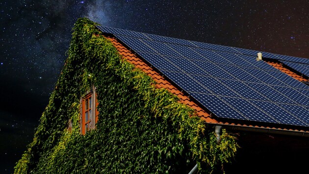 Groß sind die nachts erzeugbaren Strommengen nicht, aber für kleinere Verbraucher wie LED-Beleuchtung oder Sensoren könnten sie ausreichen. (Bild: stock.adobe.com)