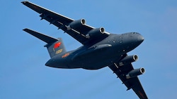 Experten sehen die Landung der Xian-Y-20-Frachtflugzeuge in Belgrad auch als Machtdemonstration Pekings gegenüber dem Westen. (Bild: AP)