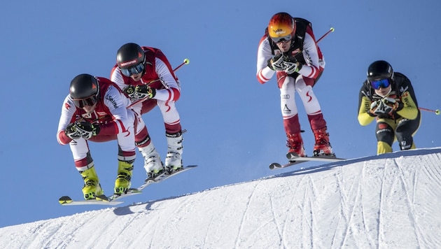 Tristan Takats, Frederic Berthold und Robert Winkler (v. li.) beim Training am Pitztaler Gletscher im November 2021. (Bild: Maurice Shourot)