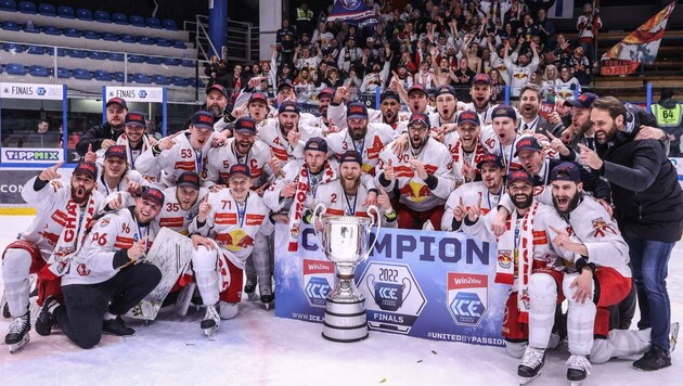 Salzburgs Eisbullen stürmten mit 12:0 Play-off-Siegen zum siebten Eishockeyliga-Titel. (Bild: GEPA pictures/ Csaba Doemoetoer)