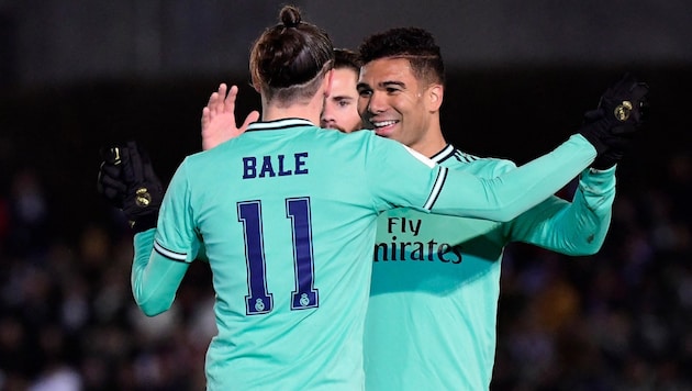 Casemiro klatscht mit Gareth Bale (11) ab. (Bild: APA/AFP/JAVIER SORIANO)