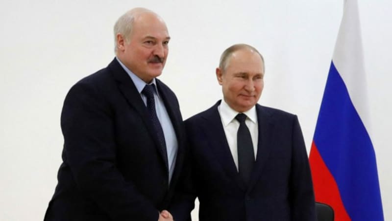 von links: Der weißrussische Machthaber Alexander Lukaschenko und der russische Präsident Wladimir Putin (Archivbild) (Bild: AFP)