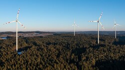 Rückenwind gibt es für mehr Tempo bei Projekten mit erneuerbaren Energiequellen. (Bild: W.E.B/Klaus Rockenbauer)