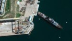 Das russische Kriegsschiff Moskwa von oben (Bild: Satellite image ©2022 Maxar Technologies)