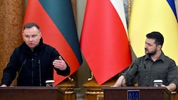 Andrzej Duda (li.) bei seinem Besuch bei Wolodymyr Selenskyj in Kiew (Bild: APA/AFP/Sergei SUPINSKY)