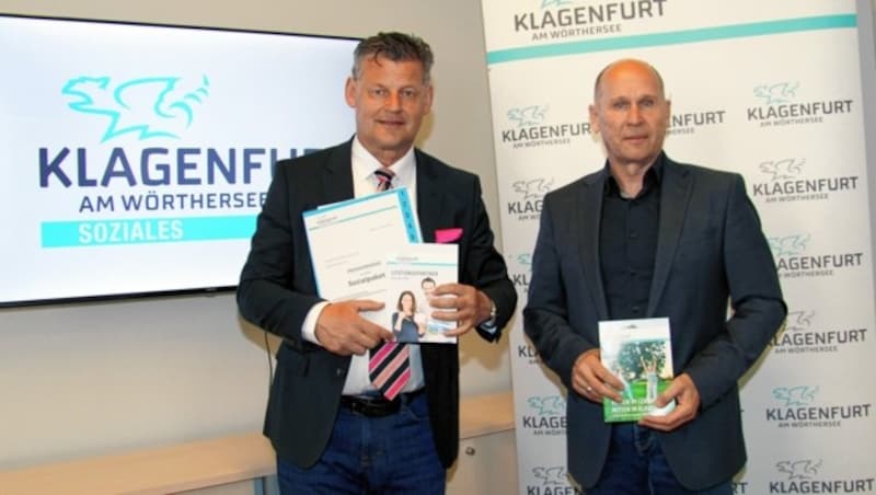 Sozialreferent Bürgermeister Christian Scheider und Joachim Katzenberger, der Leiter Abteilung Soziales, präsentieren ein neues Sozialpaket. (Bild: StadtKommunikation/Spatzek)