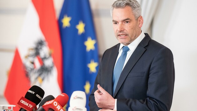 Hat es nicht leicht: ÖVP-Chef und Kanzler Karl Nehammer (Bild: GEORG HOCHMUTH)