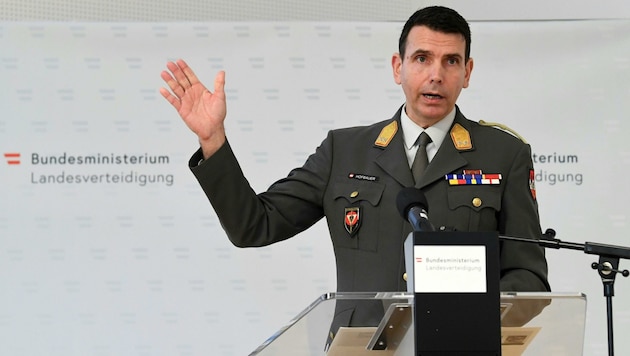 Generalleutnant Bruno Hofbauer, Planungschef des Bundesheeres, ist besorgt. (Bild: APA/HELMUT FOHRINGER)