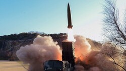 Die neue Lenkwaffe Nordkoreas im Einsatz (Bild: AP)