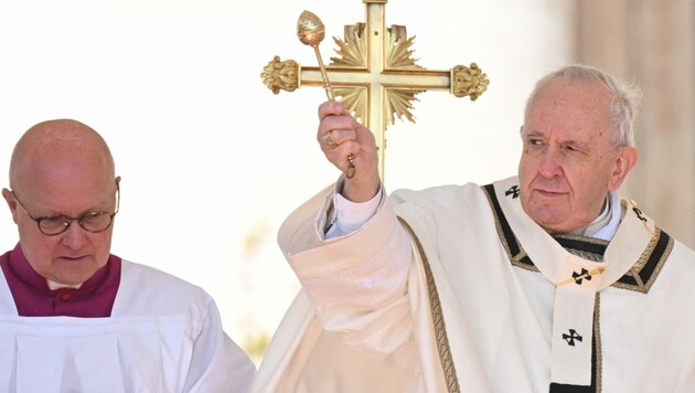 Papst Franziskus bei der Ostermesse der Katholiken (Bild: AFP)