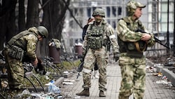 Russische Soldaten in der ukrainischen Stadt Mariupol (Bild: AFP)