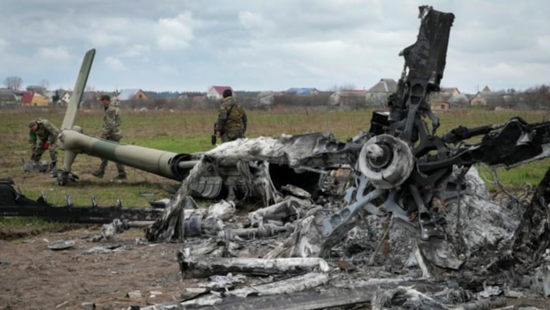 Nach dem Rückzug der russischen Truppen aus der Region um Kiew treffen die Angriffe nun den Osten des Landes umso härter. (Bild: AP/Efrem Lukatsky)