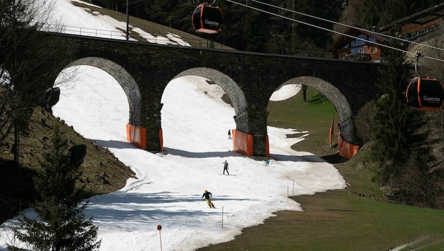 Rund 2000 Wintersportler zog es am Montag noch einmal zum Skifahren in das Gasteinertal (Bild: Andi Lohninger)