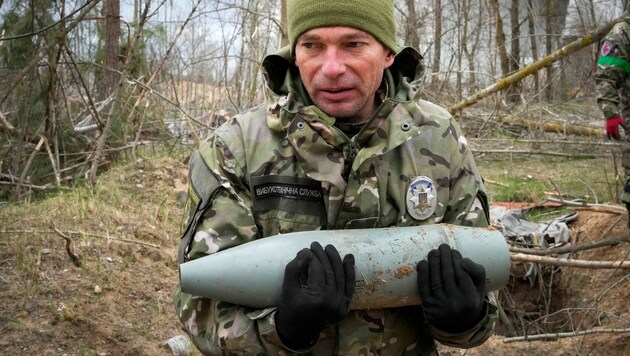 Die ukrainische Armee stellt sich auf schwierige Gefechte im Osten des Landes ein. (Bild: AP/Efrem Lukatsky)
