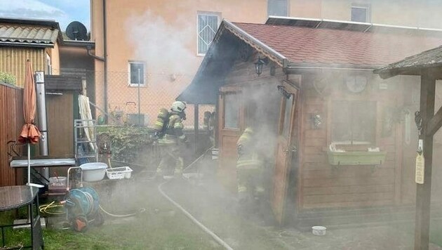 Der Gartenhüttenbrand konnte von der Berufsfeuerwehr Klagenfurt rasch gelöscht werden (Bild: zVg/BF Klagenfurt)