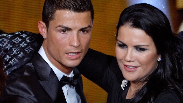 Cristiano Ronaldo (li.) und Katia Aveiro bei der Weltfußballer-Gala im Jahr 2014 (Bild: AFP)