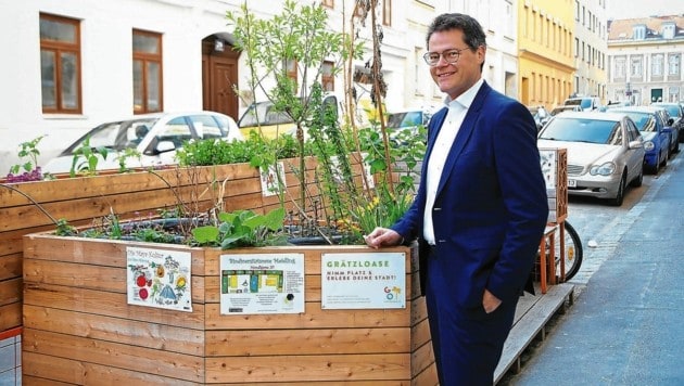 Umweltstadtrat Czernohorsky (SPÖ) will die Grätzln der Stadt noch klimafitter machen. (Bild: PID/VOTAVA)