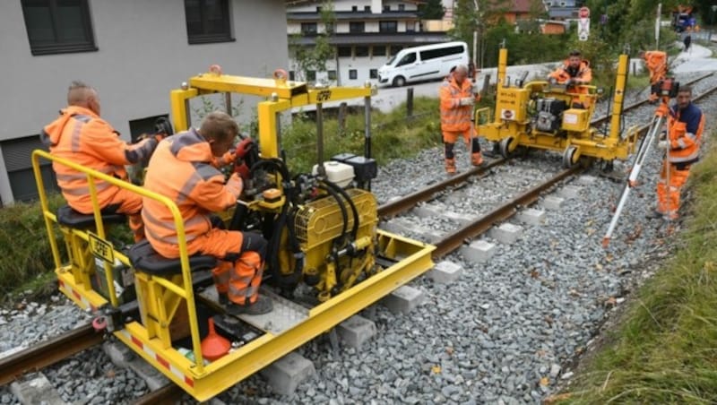 Auf 5,8 Kilometer Länge wurden neue Geleise verlegt. (Bild: ZOOM.TIROL)