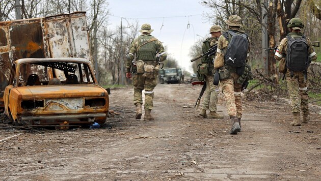 Bewaffnete Separatisten (Bild: ASSOCIATED PRESS)