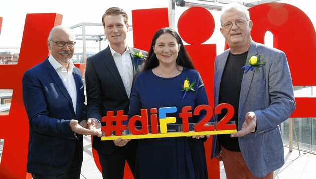 Siegfried Meryn, Matthias Friedrich, Barbara Novak und Kurt Wimmer präsentierten die ersten Facts zum Donauinselfest. (Bild: Klemens Groh)