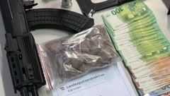 Geld und Drogen horteten die Männer und Frauen bei sich zuhause. (Bild: Polizei Kärnten)