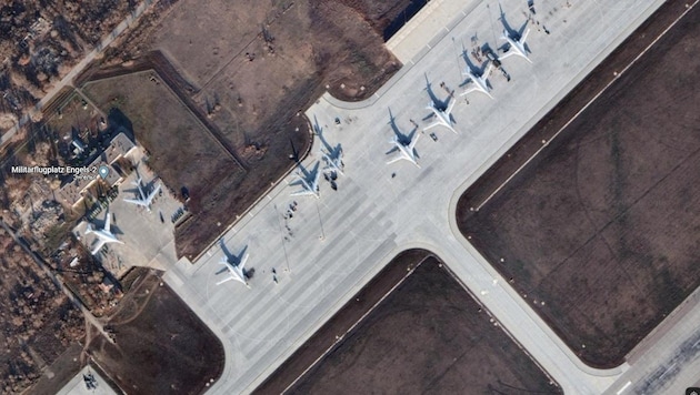 Satellitenaufnahme des russischen Militärflugplatzes Engels in Saratow an der Wolga (Bild: maps.google.at)