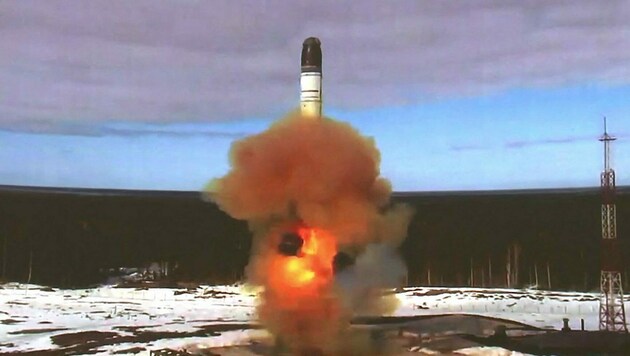 Die „Sarmat“-Rakete bei einem Test im April 2022 (Bild: AFP/Russian Defence Ministry)