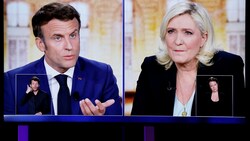 Live-Fernsehübertragung zwischen dem französischen Staatspräsidenten Emmanuel Macron und seiner Herausforderin Marine Le Pen (Bild: AFP)